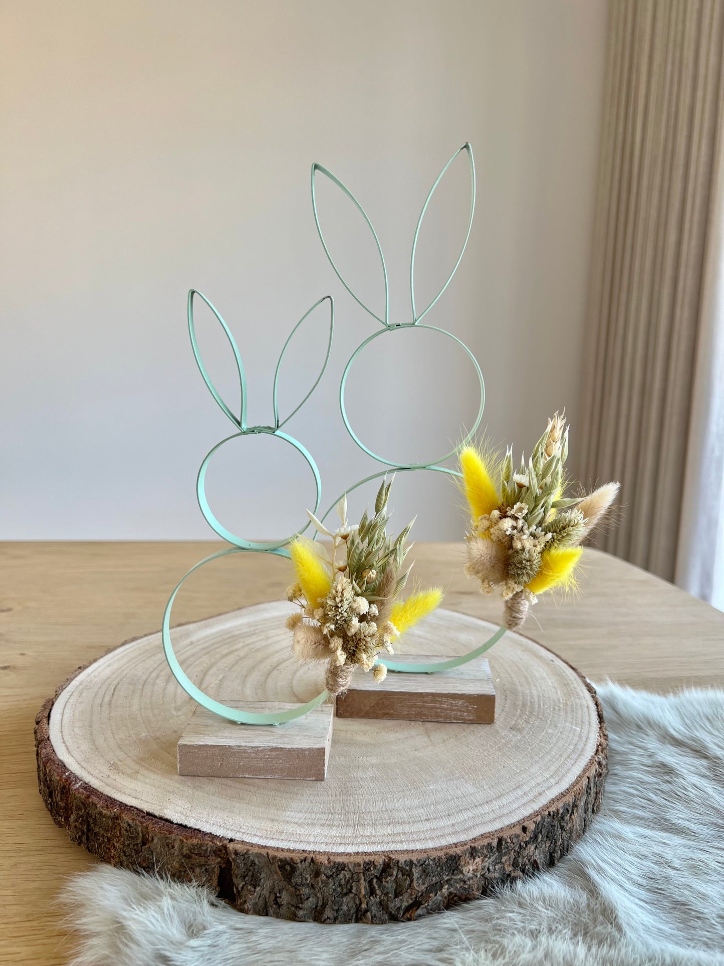 Set van 2 paashaasjes met droogbloemen - Munt