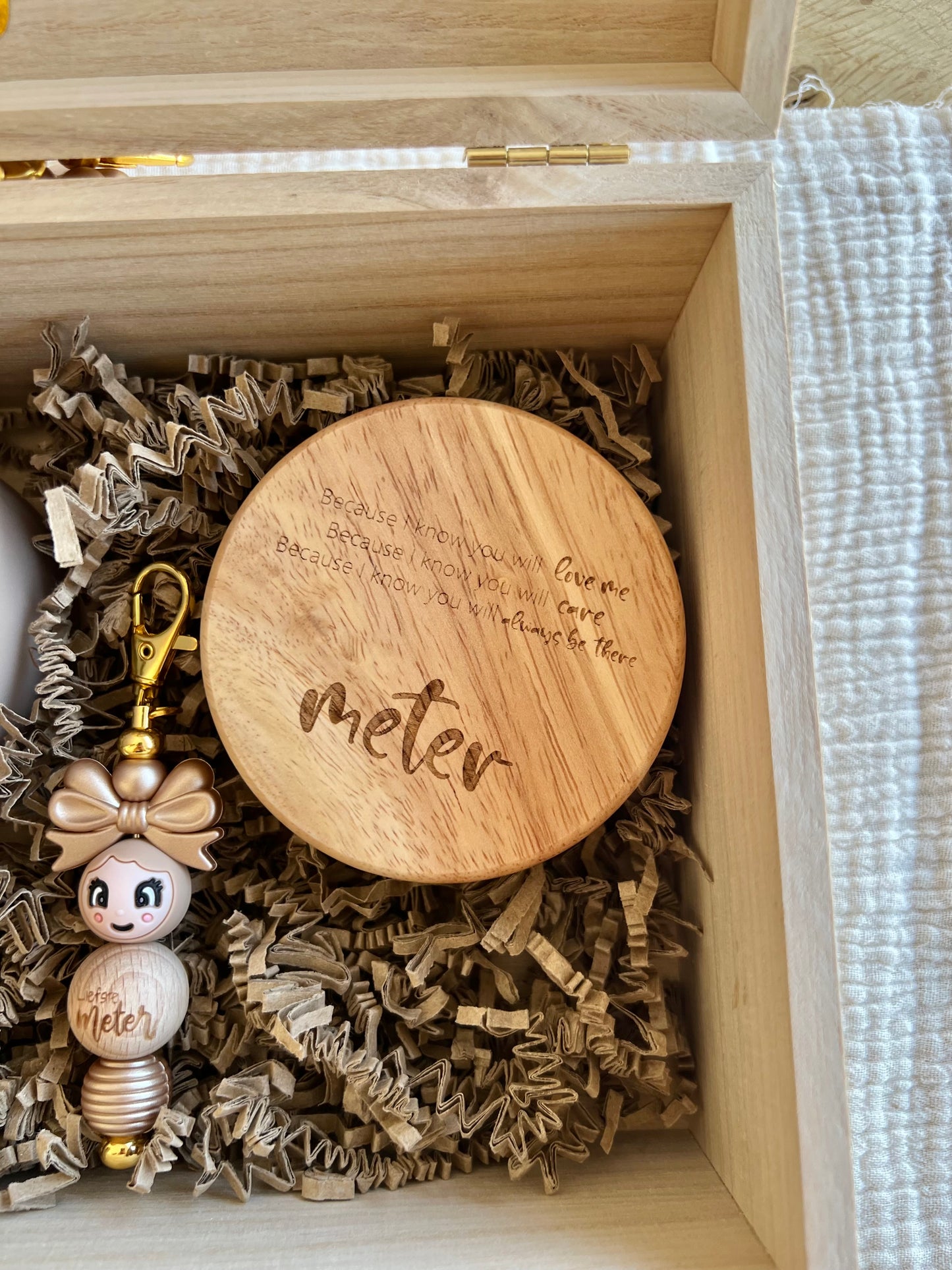 Een doosje met een vraag - Meter sleutelhanger goud