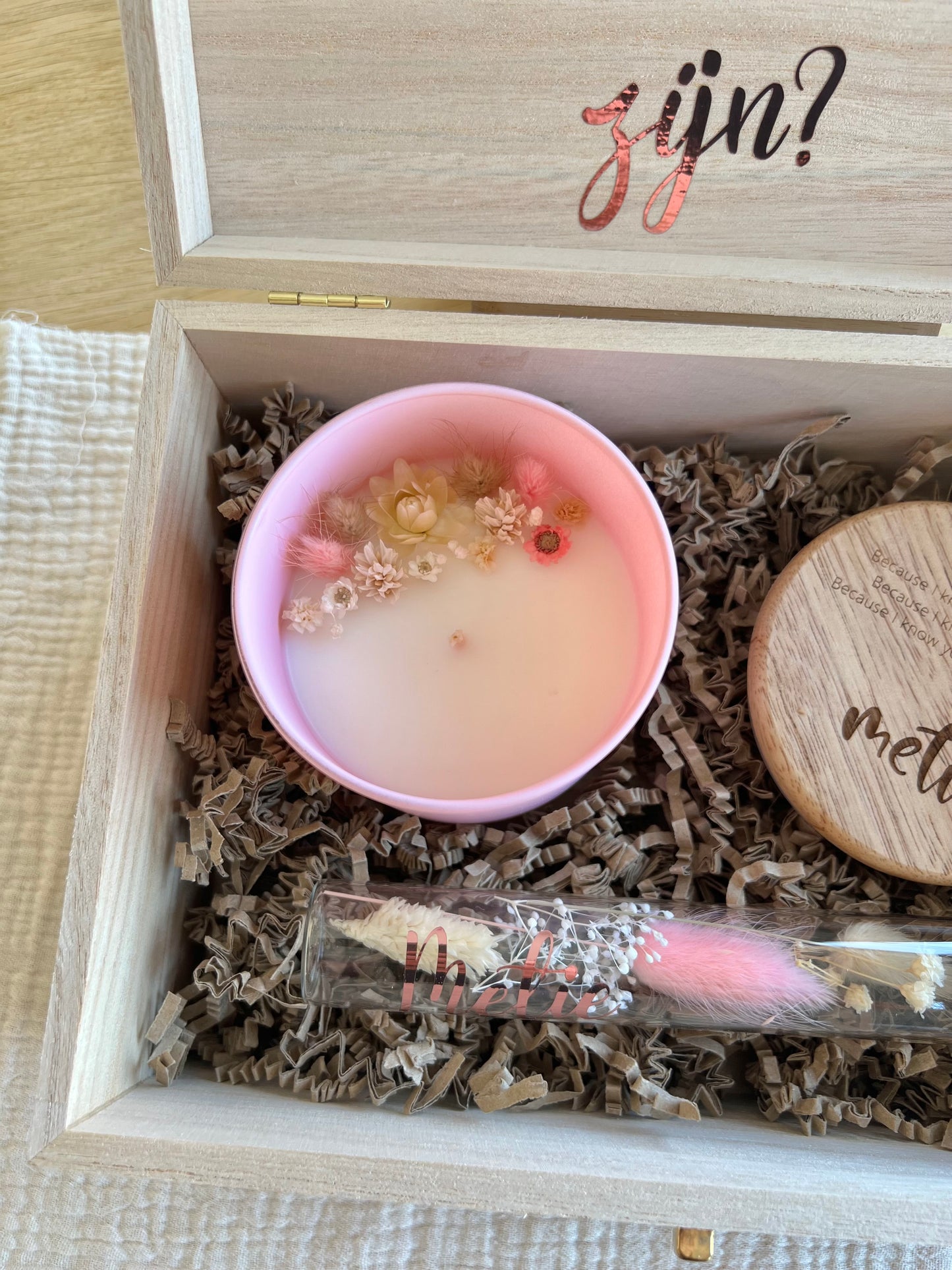 Een doosje met een vraag - Metie roze
