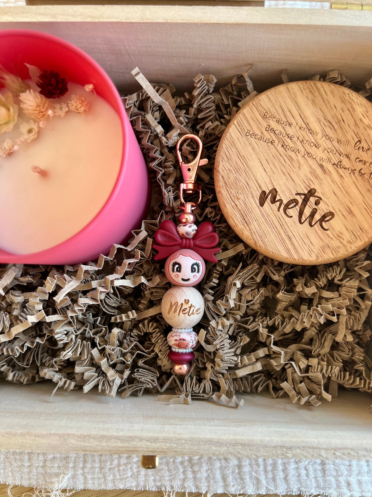 Een doosje met een vraag - Metie Sleutelhanger rood