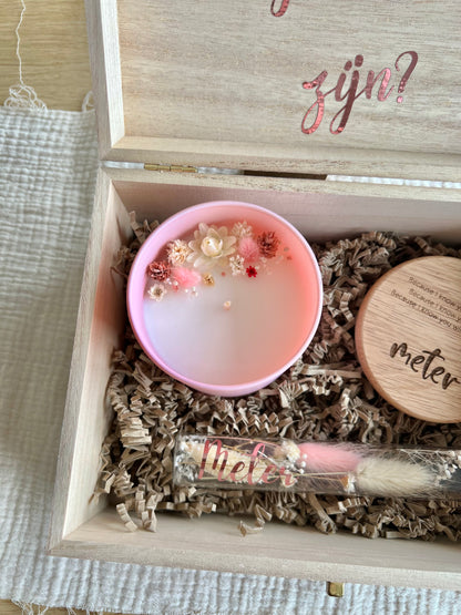 Een doosje met een vraag - Meter roze