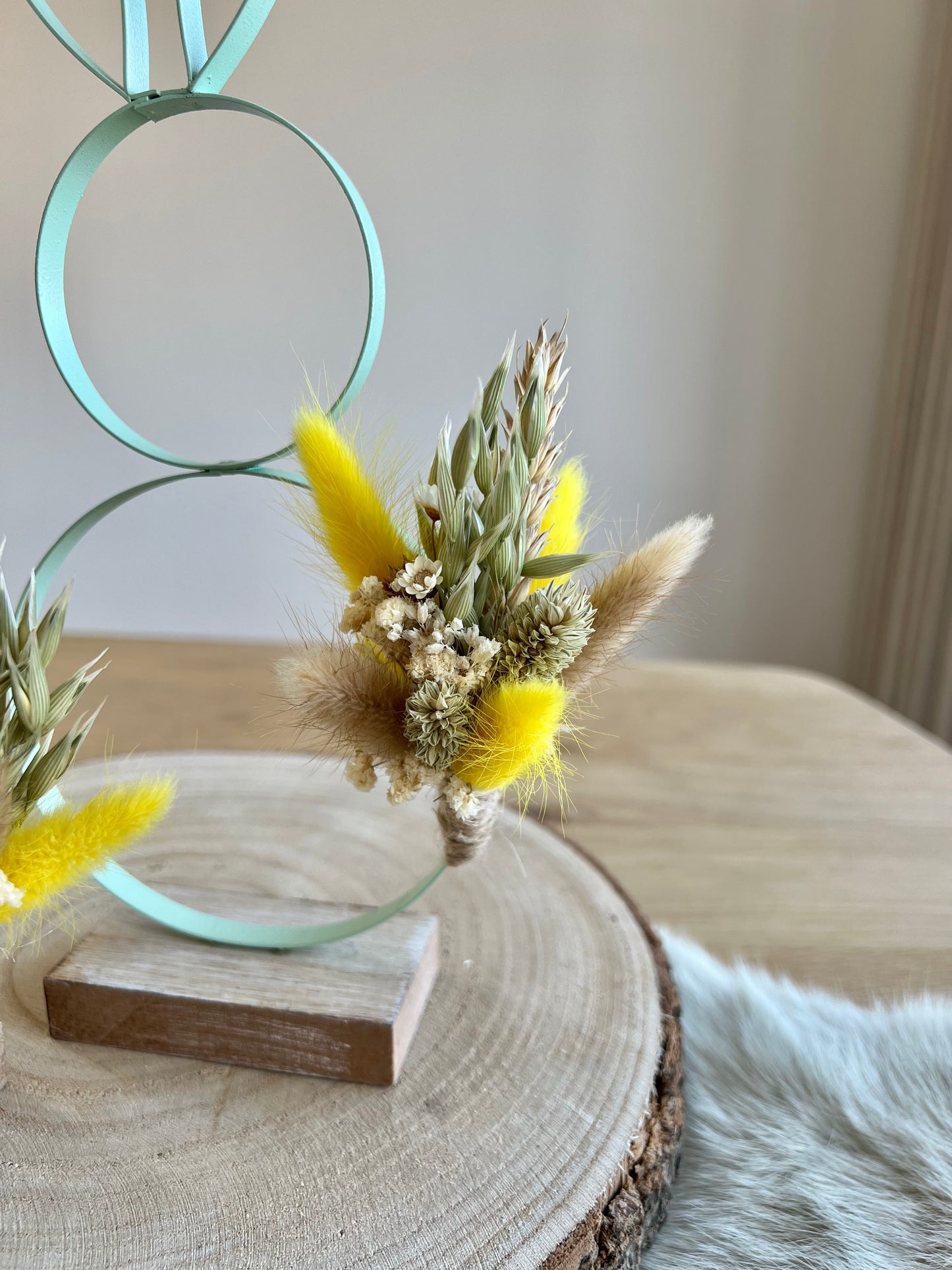 Set van 2 paashaasjes met droogbloemen - Munt