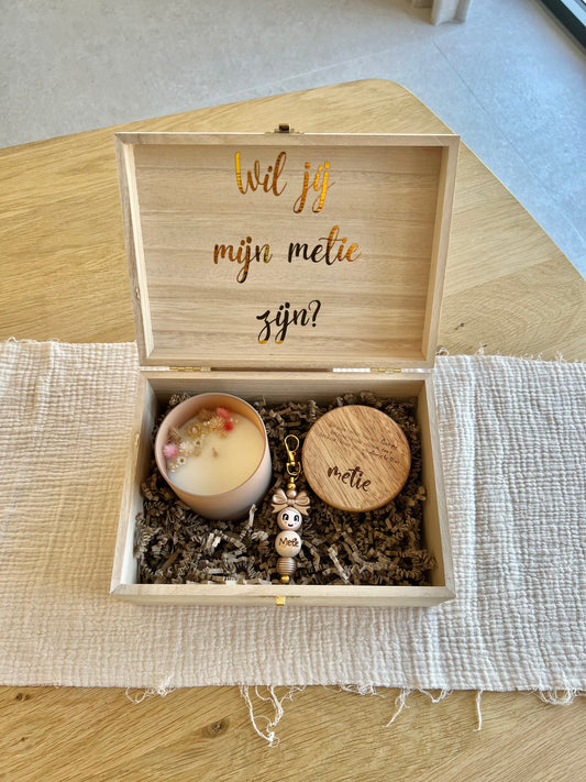Een doosje met een vraag - Metie sleutelhanger goud
