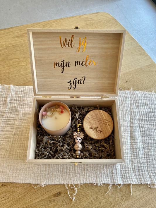 Een doosje met een vraag - Meter sleutelhanger goud